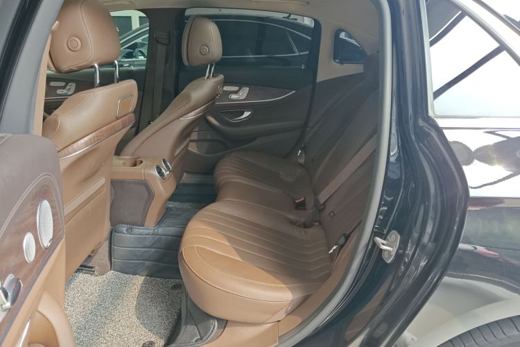 奔驰E级 2020款 改款 E 300 L 殊享版中控内饰7004