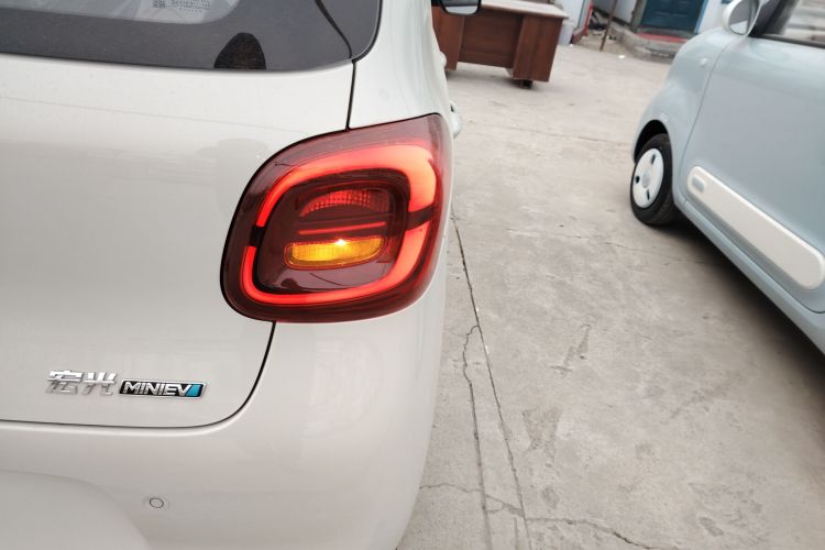 五菱汽车 宏光MINIEV 2025款 四门版 进阶款车身外观9