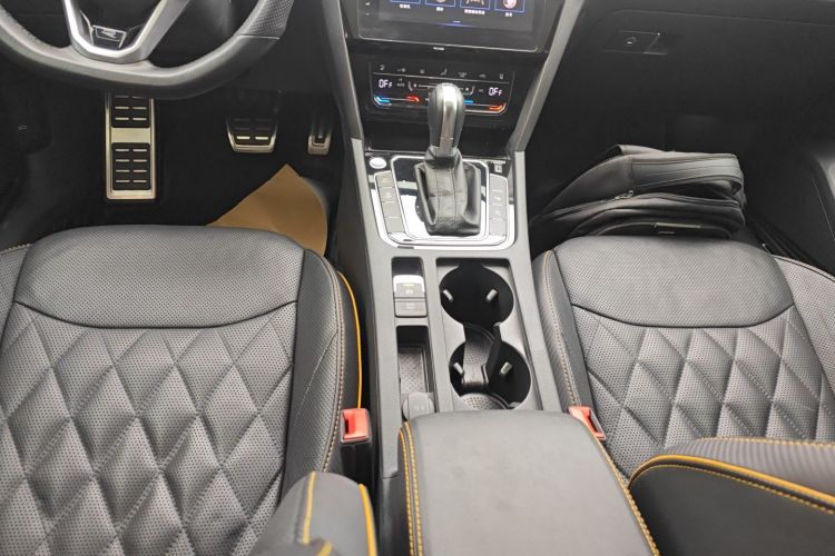 一汽-大众CC 2023款 380TSI 耀目版中控内饰18