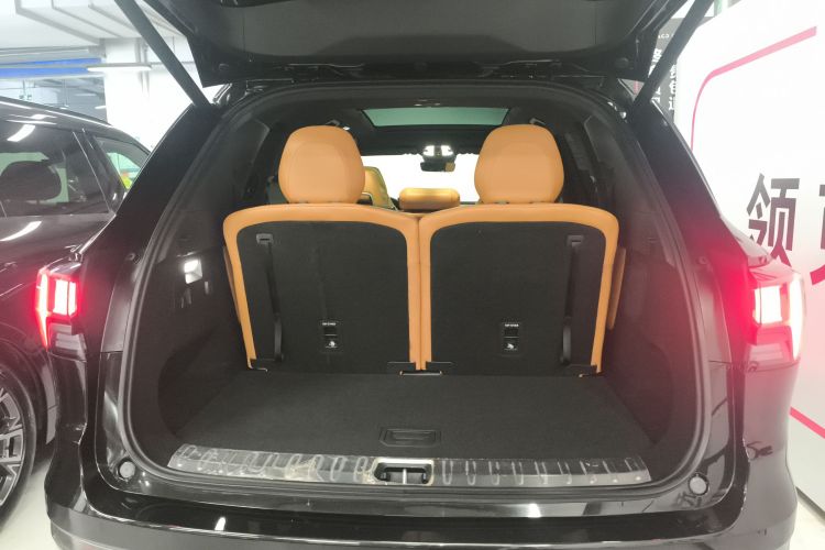 领克09 EM-P 2024款 2.0TD EM-P 四驱PRO 七座机舱底盘23