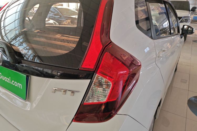 本田 飞度 2016款 1.5L LXS CVT舒适天窗版车身外观9