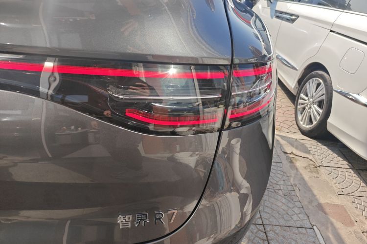鸿蒙智行 智界R7 2025款 增程 251km Max车身外观9