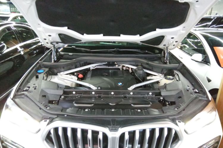 宝马X6 2021款 xDrive30i M运动套装机舱底盘24