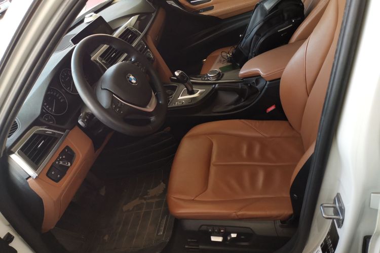 宝马3系 2016款 320Li 豪华设计套装局部细节19