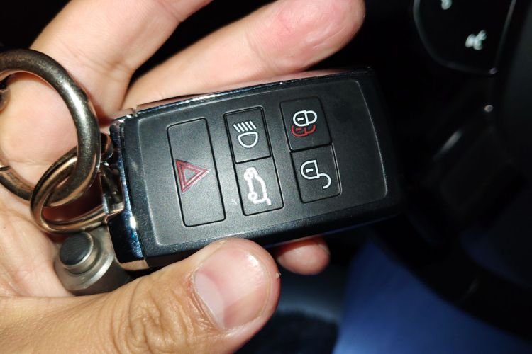 路虎 发现 2020款 3.0 SC V6 30周年特别版中控内饰11