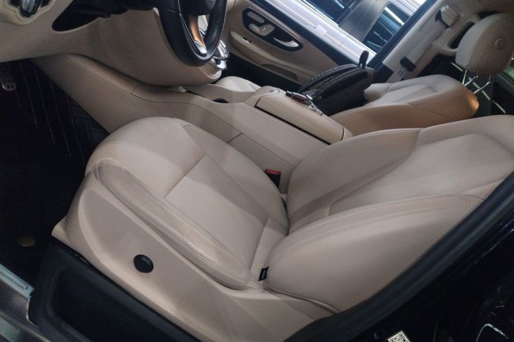 奔驰V级 2018款 V 260 尊贵版 国VI中控内饰19