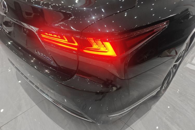 雷克萨斯LS 2021款 500h 卓越版车身外观6006