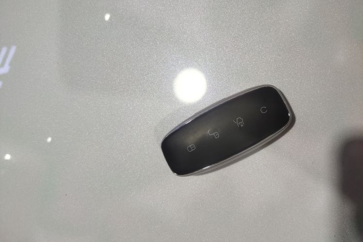 腾势D9 2022款 DM-i 970 四驱尊荣型中控内饰7001