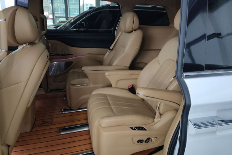 岚图汽车 岚图梦想家 2024款 PHEV 超长续航尊贵版中控内饰7004