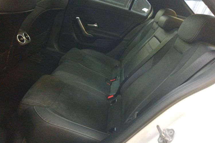 奔驰A级 2020款 A 200 L 运动轿车中控内饰21