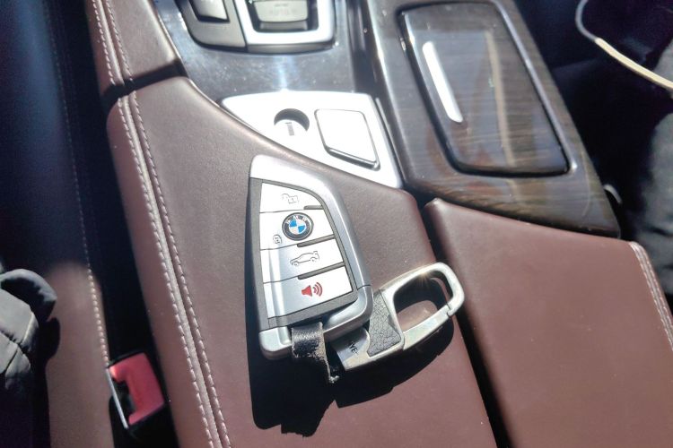 宝马5系 2017款 525Li 豪华设计套装中控内饰7001