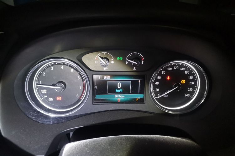 别克 君越 2018款 20T 精英型中控内饰14