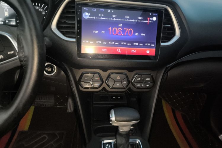 广汽传祺 传祺GS4 2017款 235T 自动两驱精英版中控内饰16