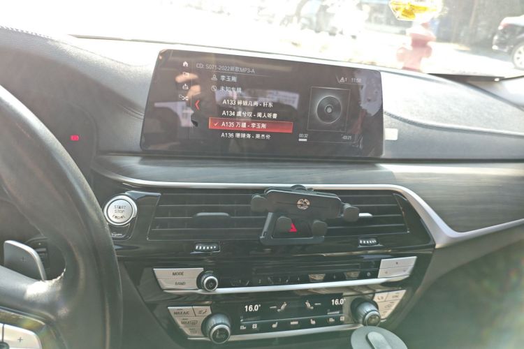 宝马5系 2019款 改款 530Li 尊享型 豪华套装中控内饰16