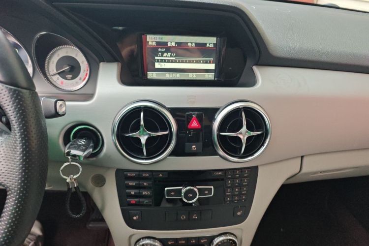 奔驰GLK级 2013款 GLK 300 4MATIC 动感天窗型中控内饰16