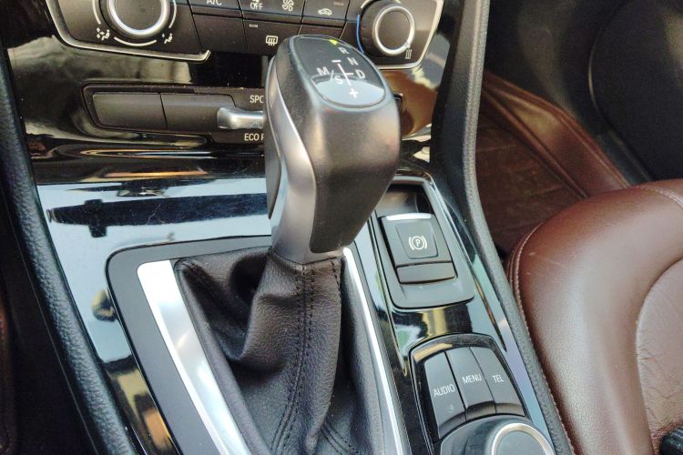 宝马2系旅行车 2016款 218i 时尚型中控内饰18