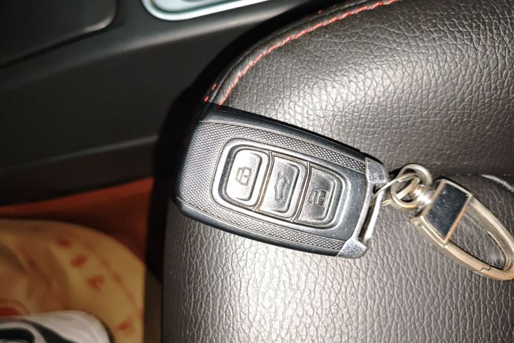 一汽 骏派D60 2015款 1.8L 自动舒适型中控内饰7001