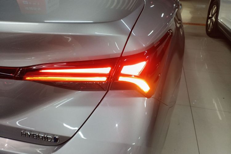 丰田 亚洲龙 2023款 双擎 2.5L 豪华版车身外观6006