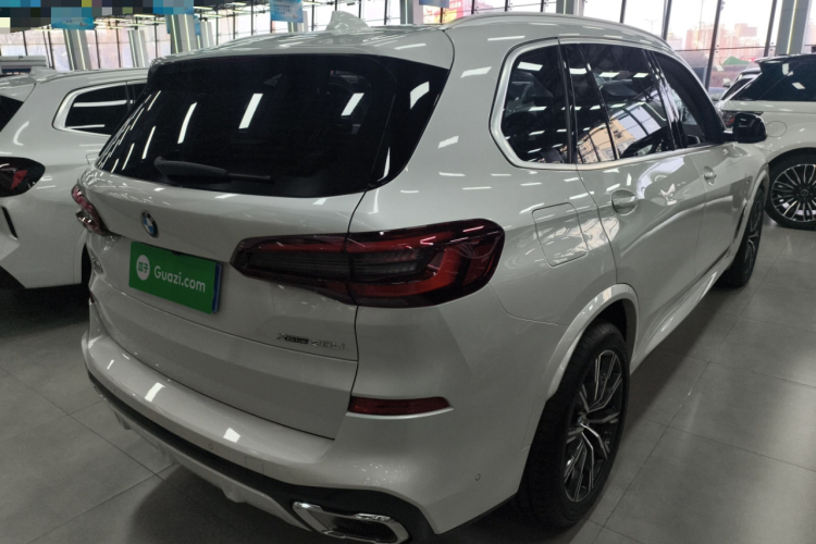 宝马X5 2022款 改款 xDrive 30Li 尊享型M运动套装车身外观7