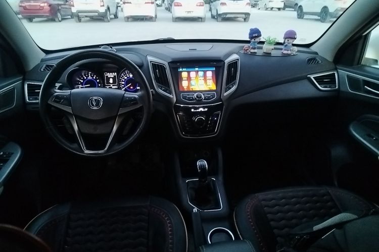 长安CS35 2017款 1.6L 手动豪华型中控内饰12