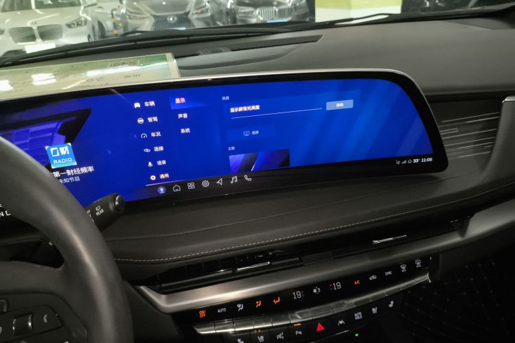 凯迪拉克XT4 2024款 28T 两驱豪华型中控内饰16