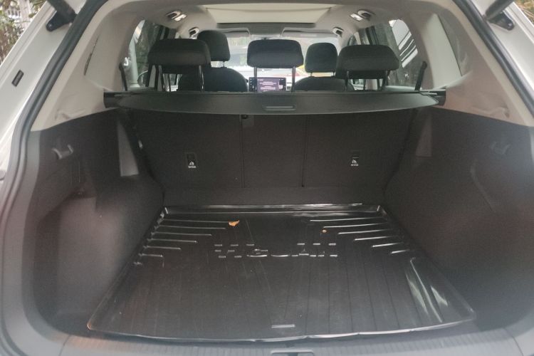 大众 途观L 2024款 出众款 330TSI 自动两驱R-Line龙耀版机舱底盘23