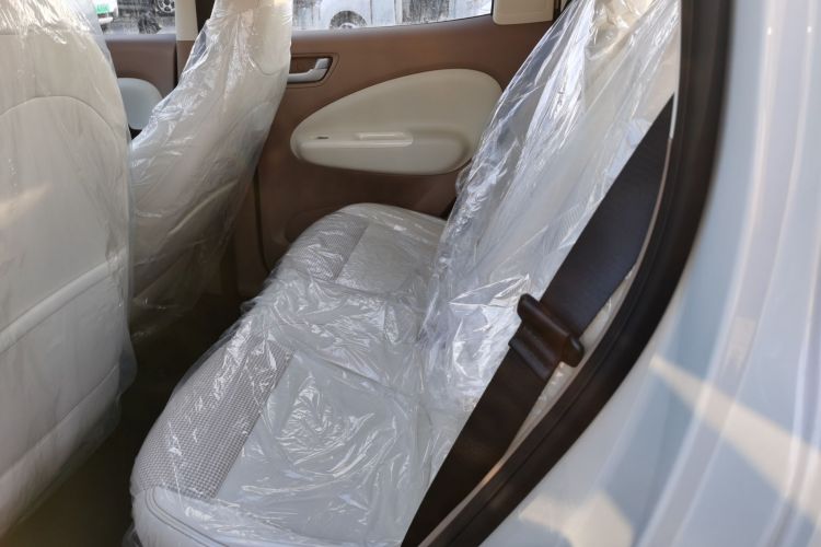 五菱汽车 宏光MINIEV 2025款 四门版 进阶款中控内饰7004