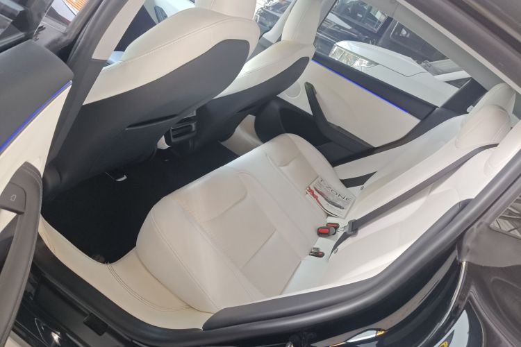 特斯拉 Model 3 2023款 长续航全轮驱动版中控内饰21