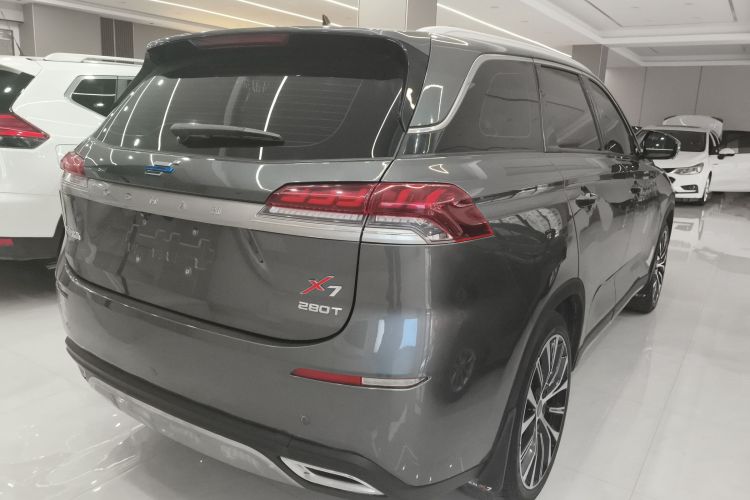 长安欧尚X7 2020款 1.5T 自动旗舰型车身外观7