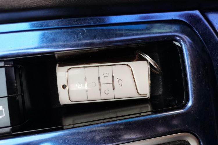 广汽传祺 传祺GS8 2017款 320T 两驱豪华智联版（七座）中控内饰11