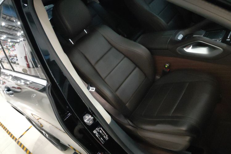 奔驰GLE 2020款 GLE 350 4MATIC 动感型局部细节41