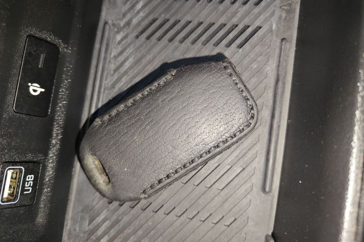 起亚 狮铂拓界 2023款 1.5T 两驱尊贵版中控内饰7001