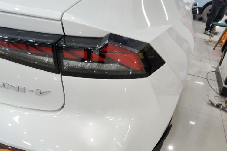 长安UNI-V 2025款 1.5T 500Bar尊贵运动型车身外观9