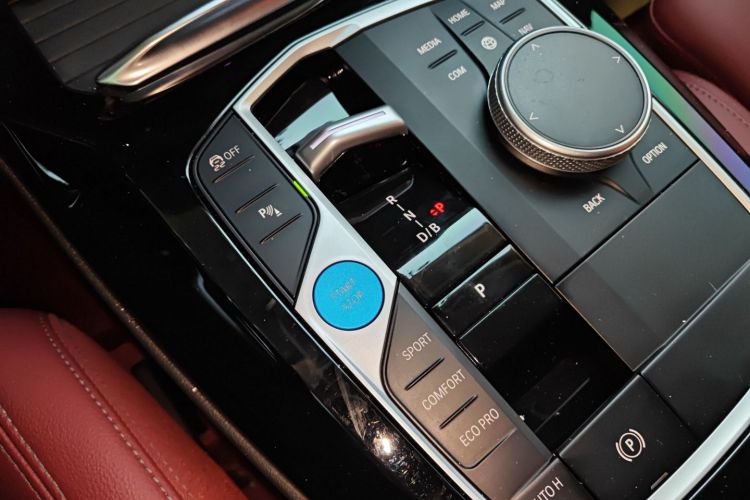 宝马iX3 2024款 领先型中控内饰18