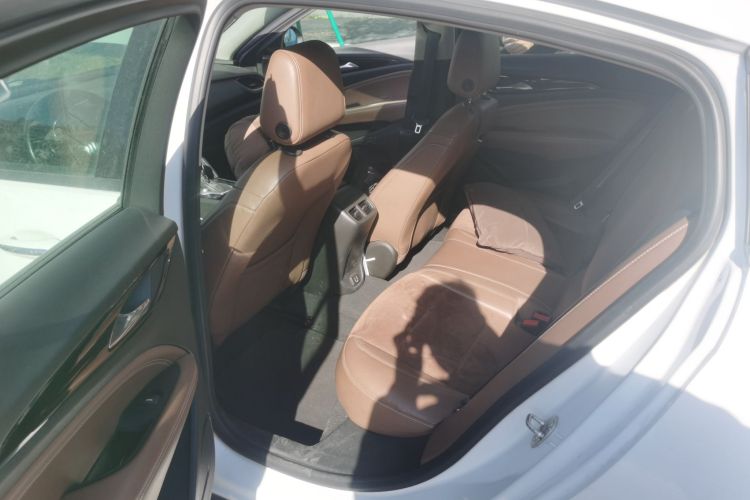 别克 君威 2019款 20T 豪华型 国VI中控内饰7004