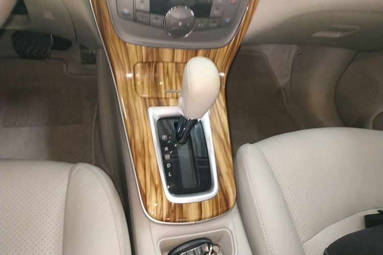 日产 轩逸 2014款 1.6XV CVT尊享版中控内饰18