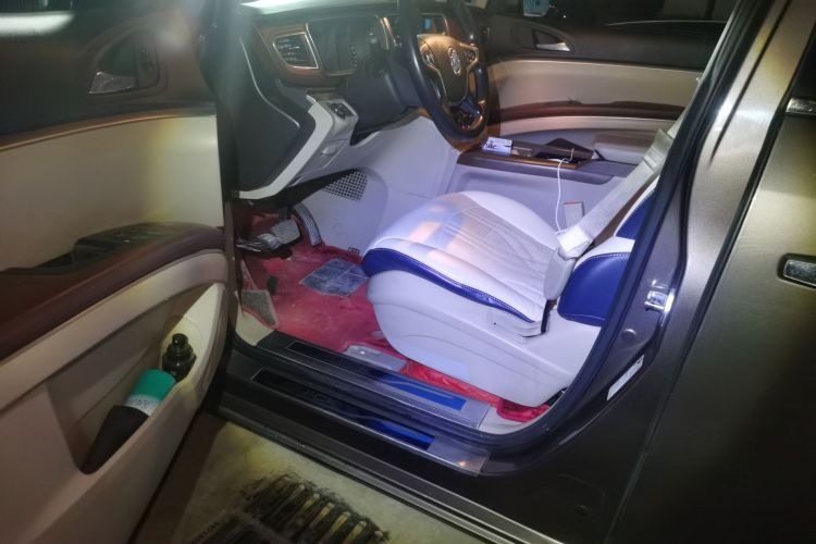 别克GL8 2017款 25S 豪华型 国V中控内饰7003