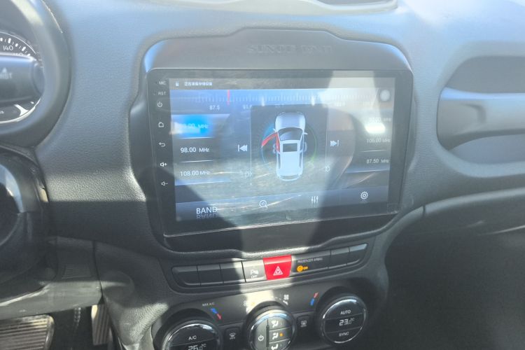 Jeep 自由侠 2017款  180T 自动劲能版局部细节16