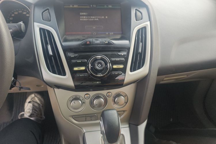 福特 福克斯 2012款 三厢 1.6L 自动舒适型局部细节16