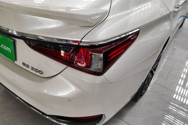 雷克萨斯ES 2022款 200 豪华版车身外观9