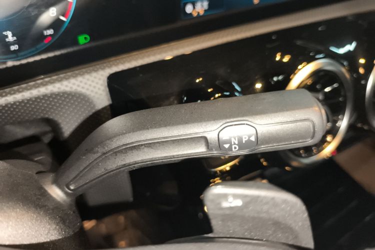 奔驰A级(进口) 2019款 A 200 动感型中控内饰18