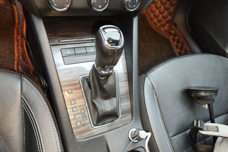 斯柯达 明锐 2017款 1.6L 自动智行版中控内饰18