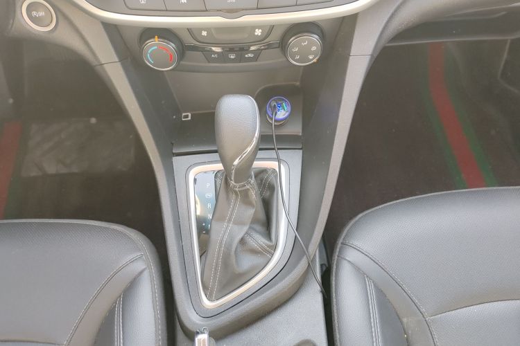 别克 英朗 2021款 改款 典范 1.5L 自动精英型局部细节18