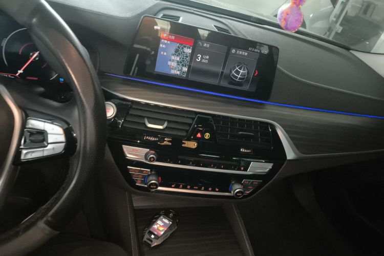 宝马5系新能源 2019款 改款 530Le 豪华套装中控内饰16