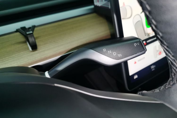 特斯拉 Model 3 2022款 后轮驱动版中控内饰18