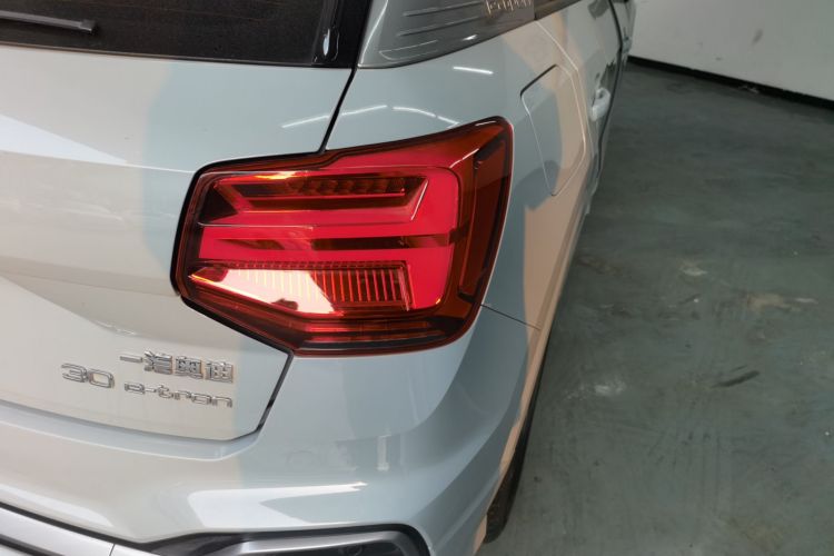 奥迪Q2L e-tron 2022款 Q2L e-tron 纯电智享型车身外观6006