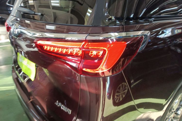 别克GL8 2021款 Avenir艾维亚 七座亲礼版车身外观6006