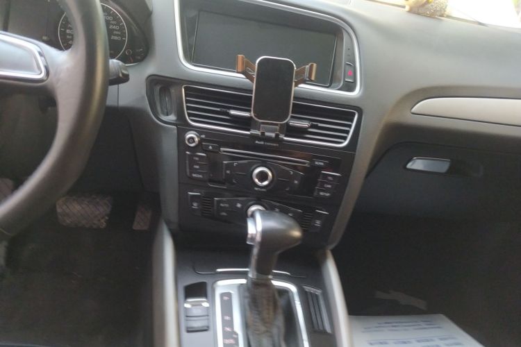 奥迪Q5 2013款 40 TFSI 进取型中控内饰16