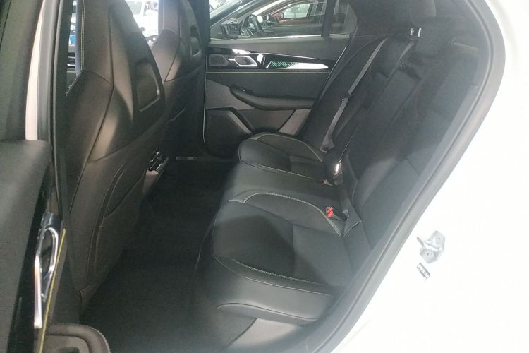 领克03 2025款 1.5TD DCT冠军版Pro中控内饰21