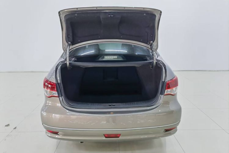 日产 轩逸 2016款 经典 1.6XE 手动领先版机舱底盘23